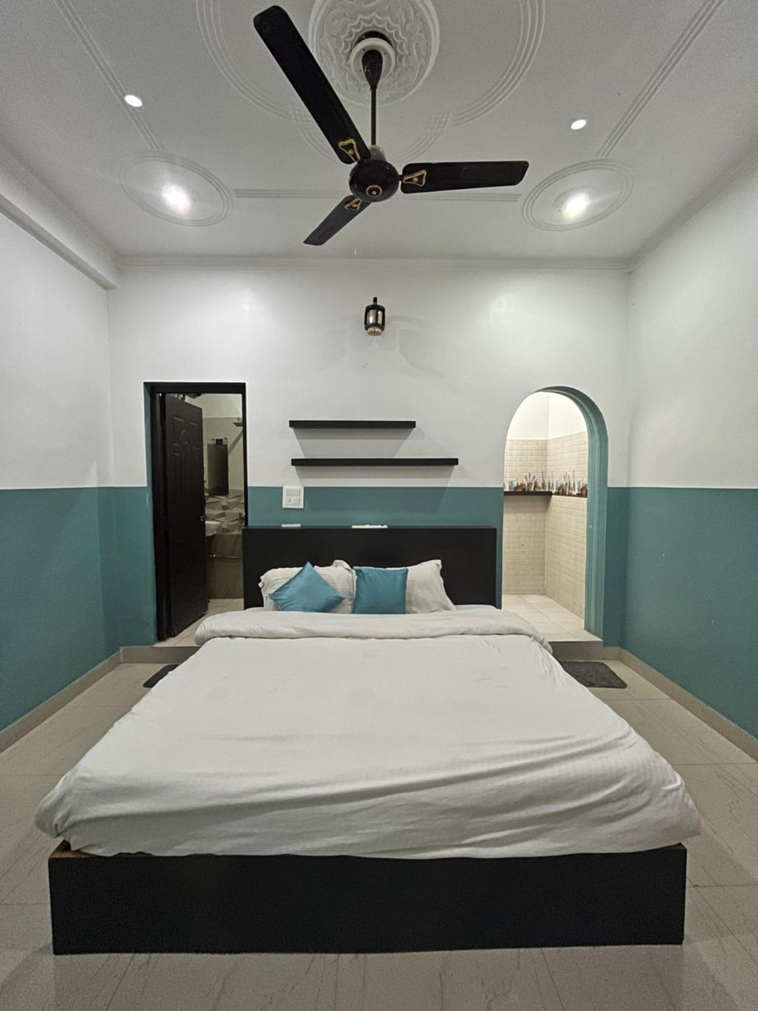 12 Monks Rishikesh Hostel Exterior photo